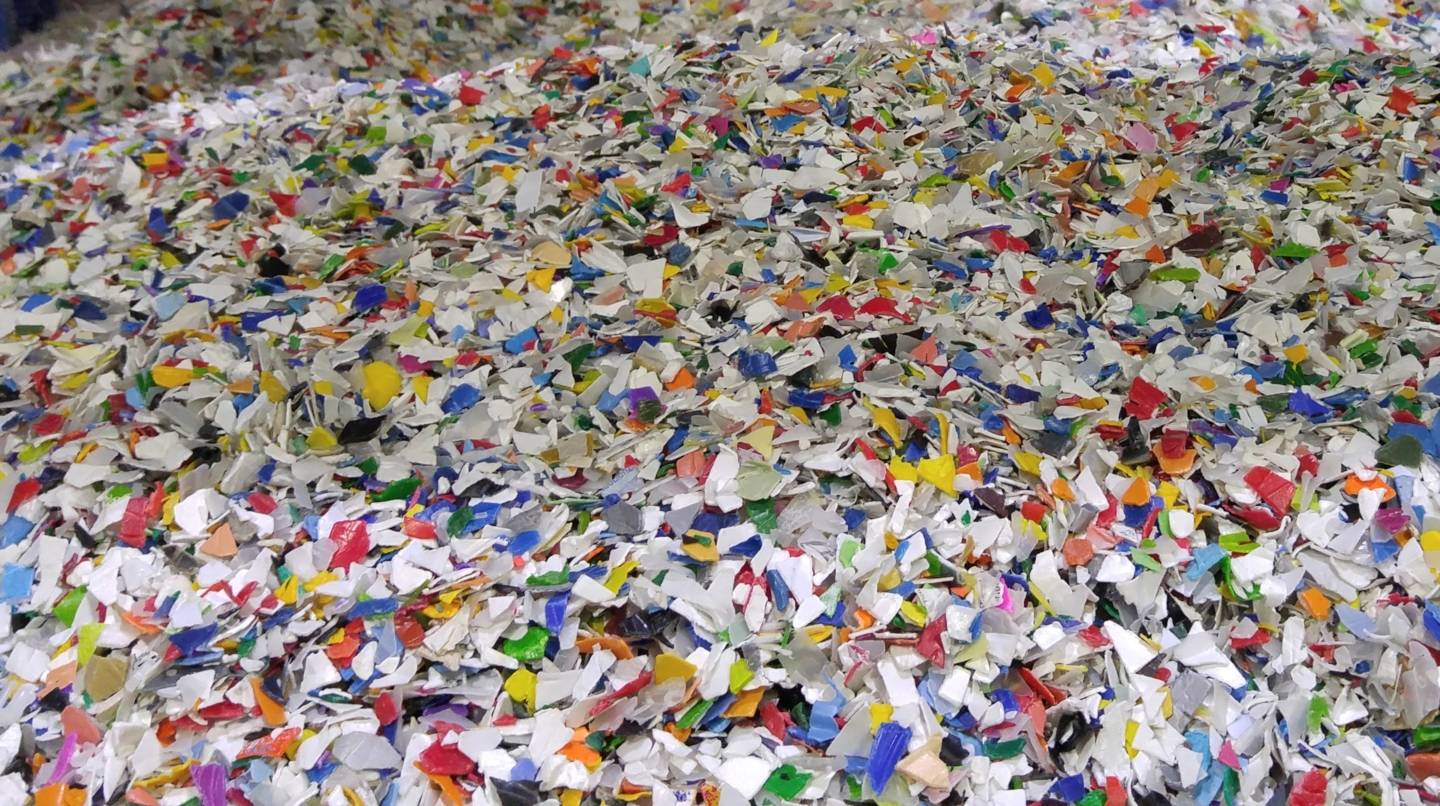 Colored Plastic Flakes Recycling Process